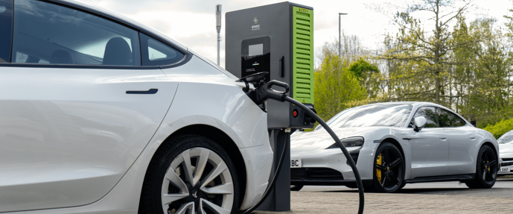 Instalación y puesta en marcha de estaciones de carga eléctrica con configuración de plataforma y app